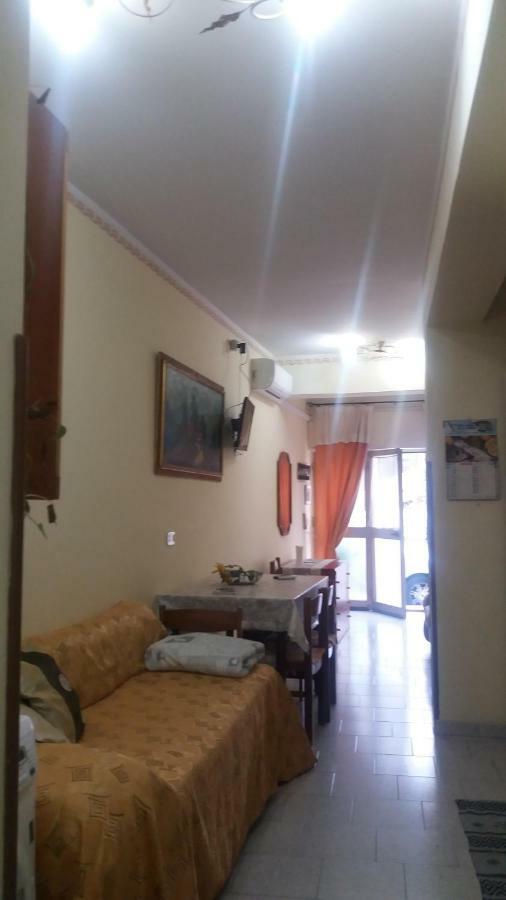 Il Guscio Apartment Санта Тереза ди Рива Екстериор снимка